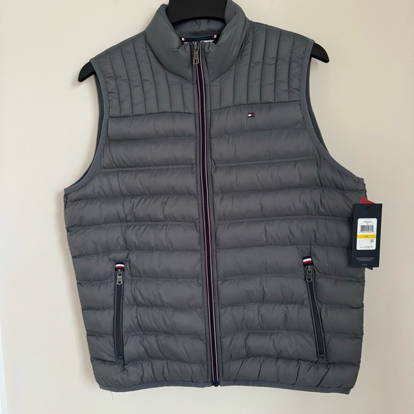 Tommy Hilfiger
Men's Quilted Vest size medium new with tags - Picture 6 of 15